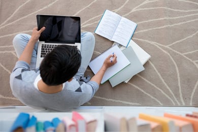 pa-virtual-student-studying-on-floor